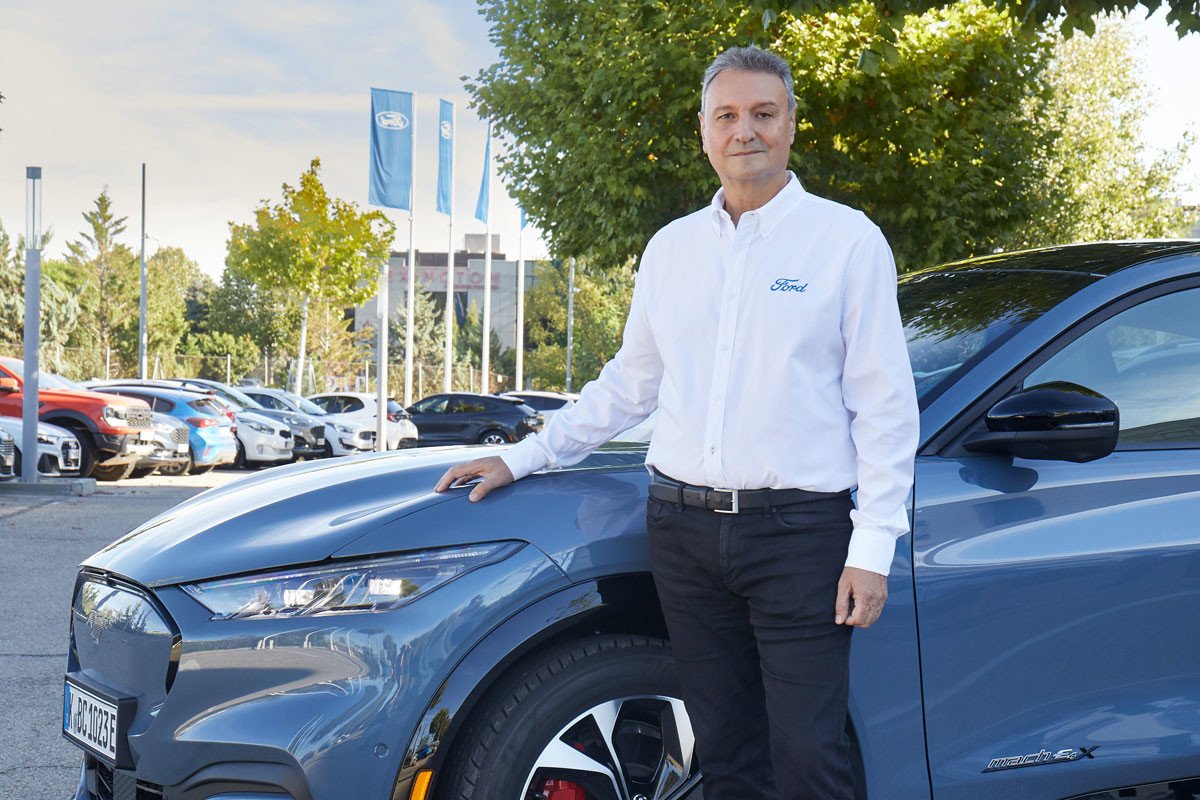 Ya se puede circular sin manos en el volante y que no te multen con un sistema de Ford