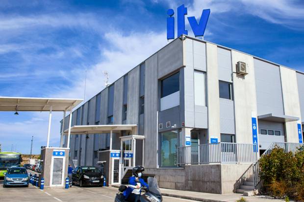 Estas son las piezas de tu coche que pueden impedirte pasar la ITV este invierno