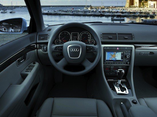 Cómo sentarse al volante: la mejor postura para conducir