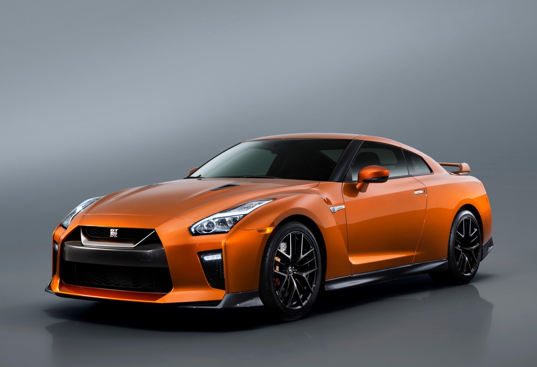 Nuevo Nissan GT-R: más potencia, nuevo estilo y acabados Premium