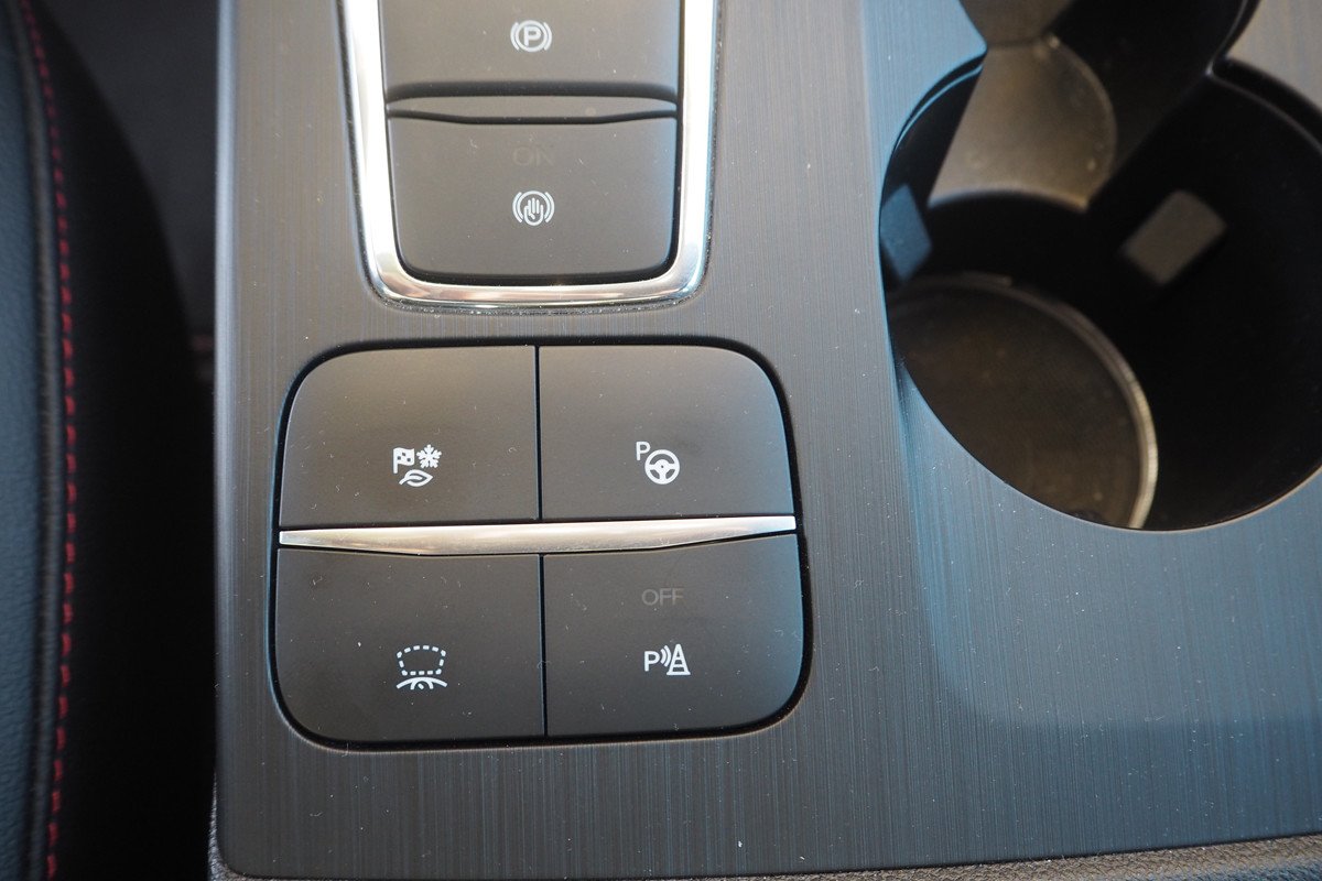Prueba y opinión del Ford Kuga FHEV: consumo real, precio y sensaciones del hibrido