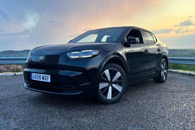 Prueba y opinión Ford Capri: el SUV eléctrico de nombre polémico que aprueba en todo