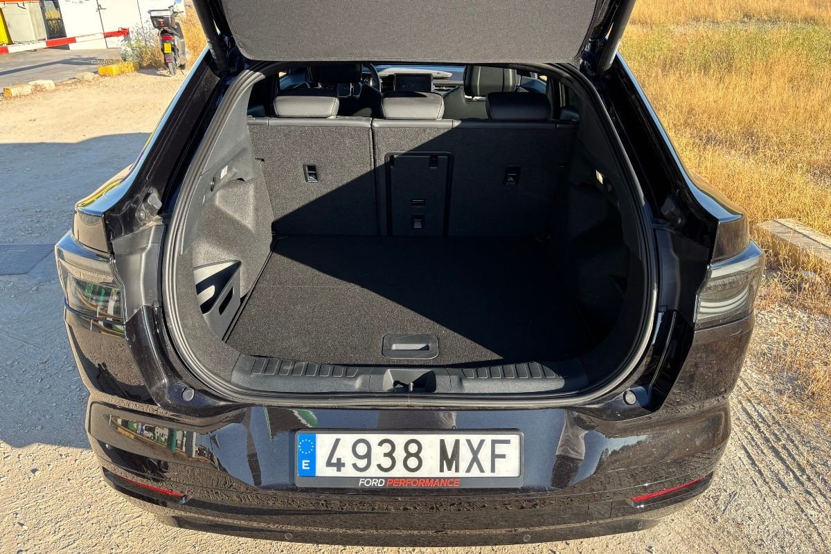 Prueba y opinión Ford Capri: el SUV eléctrico de nombre polémico que aprueba en todo