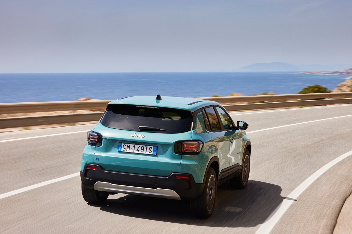 Nuevo Jeep Avenger: 149 euros al mes, eléctrico y también gasolina