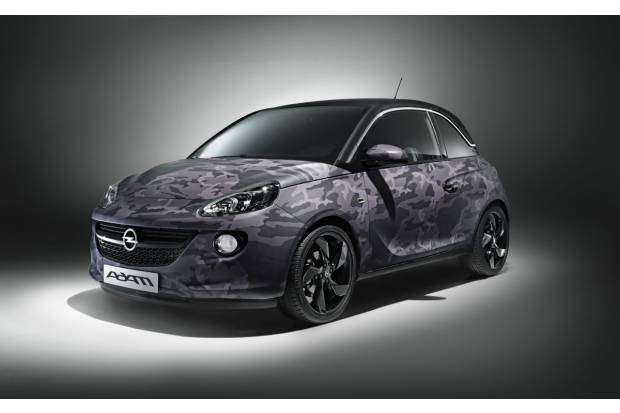 Opel Adam por Bryan Adams, Navidades solidarias