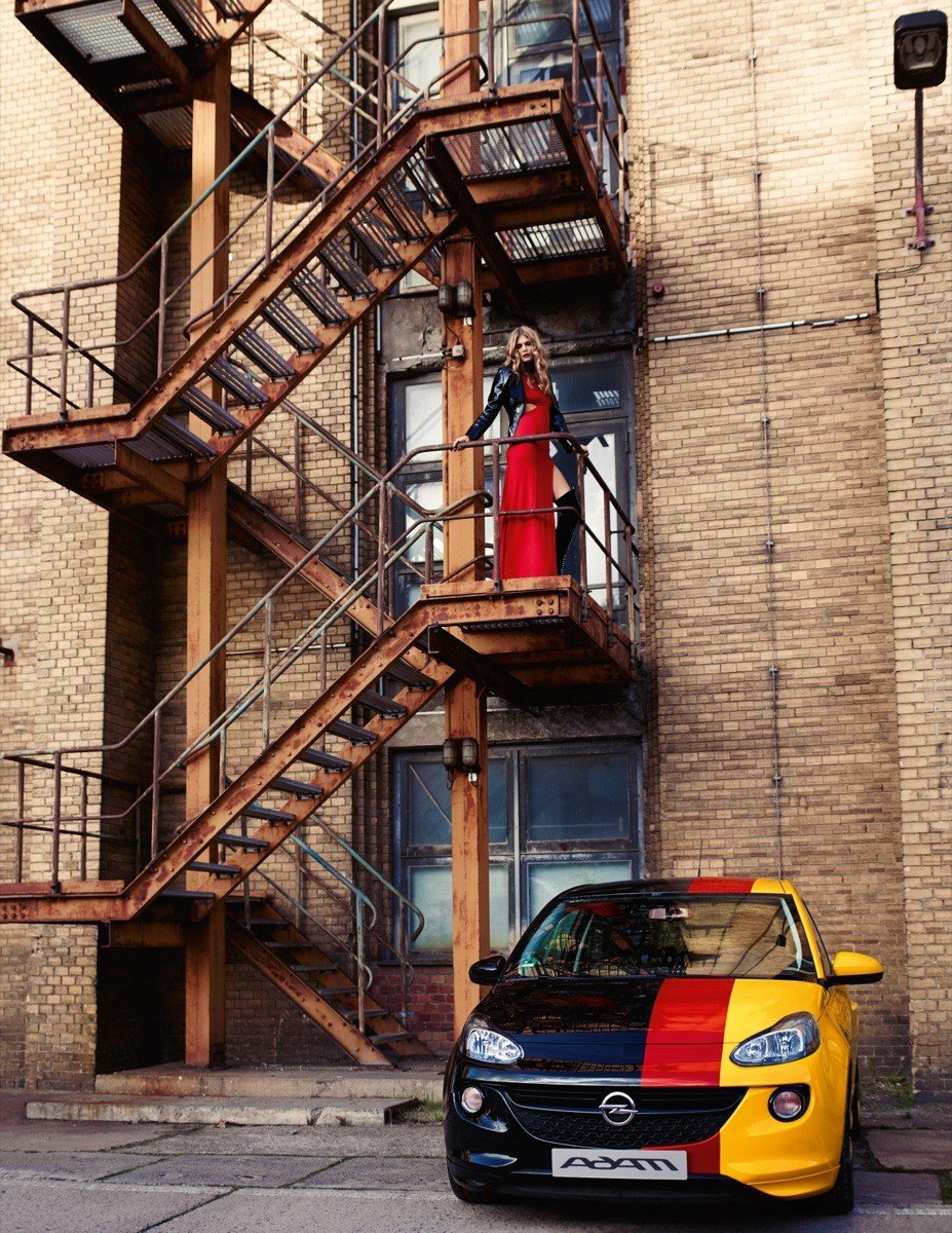 Opel Adam por Bryan Adams, Navidades solidarias