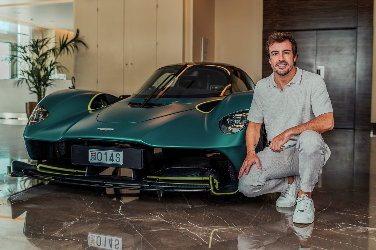 Alonso y su Aston Martin Valkyrie