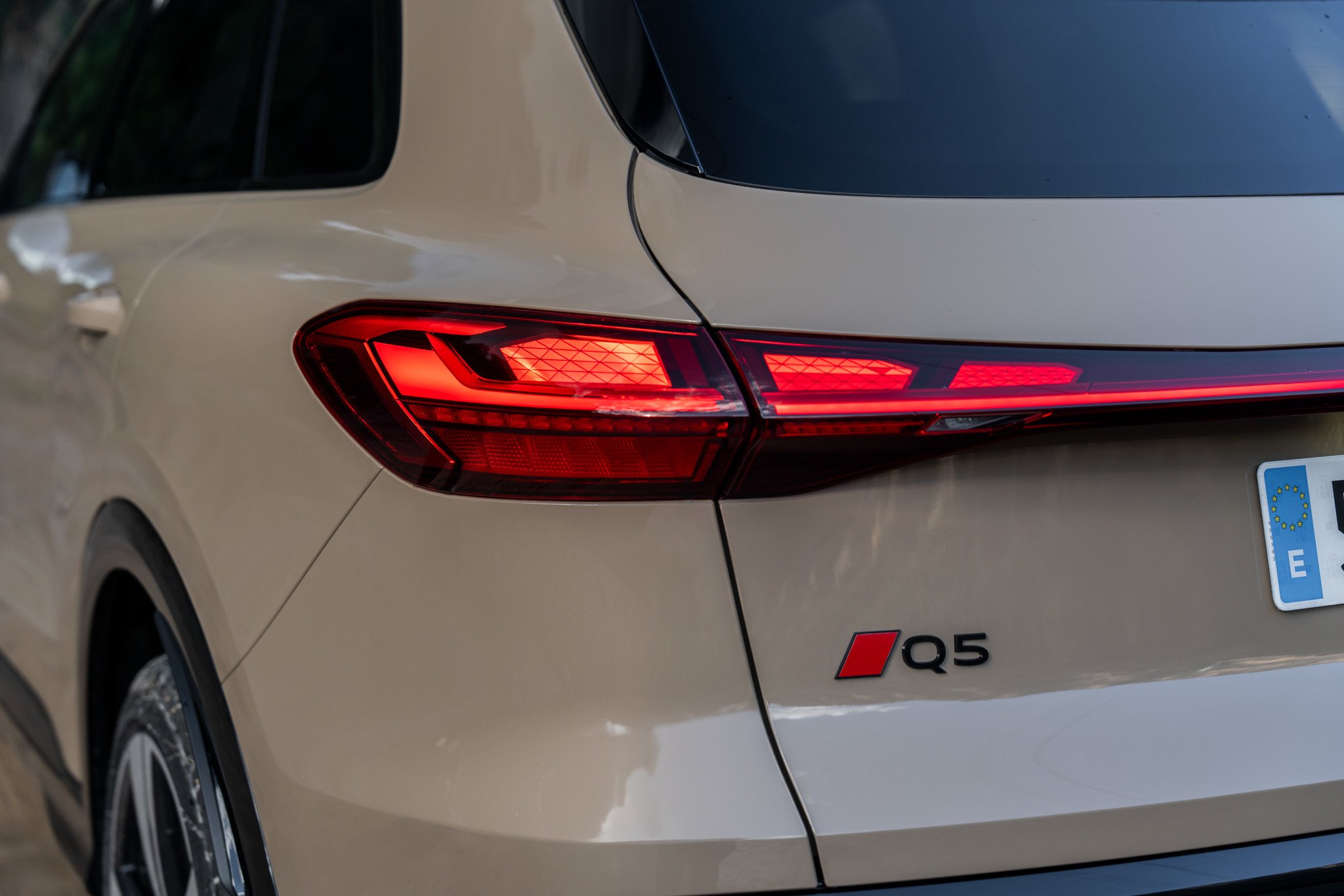 Audi Q5 2025 Faros OLED