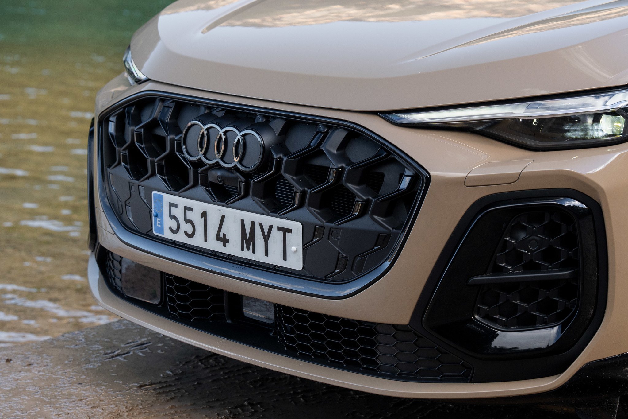 Audi Q5 2025 Parrilla