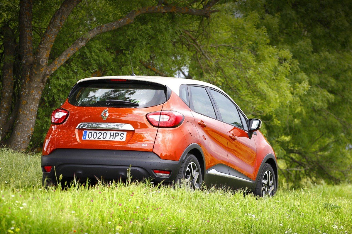 Peugeot 2008 contra Renault Captur