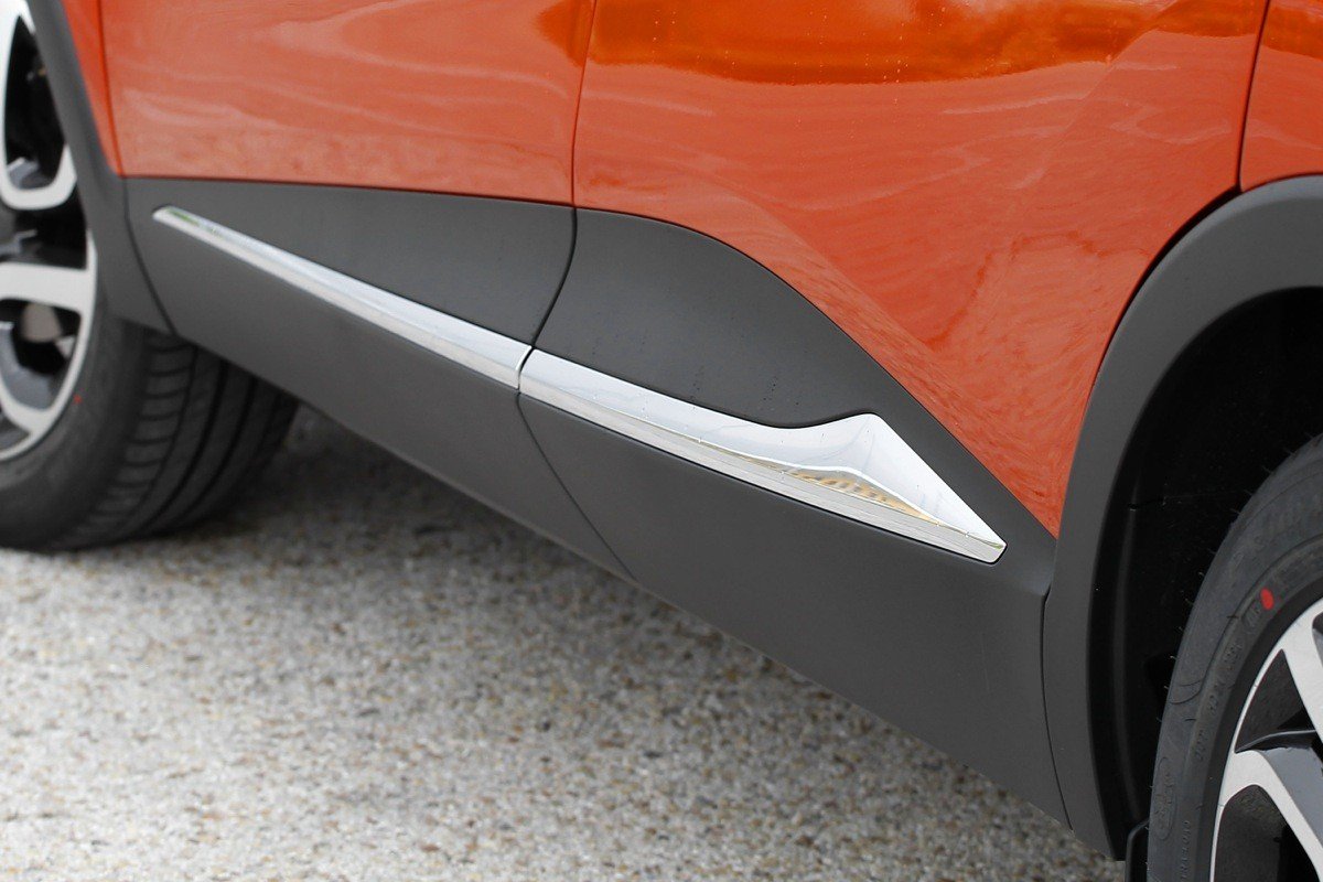 Peugeot 2008 contra Renault Captur