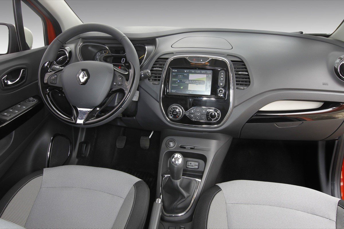 Peugeot 2008 contra Renault Captur