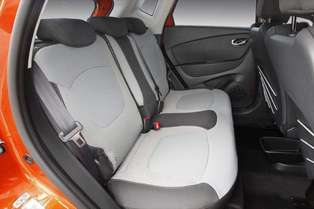 Peugeot 2008 contra Renault Captur