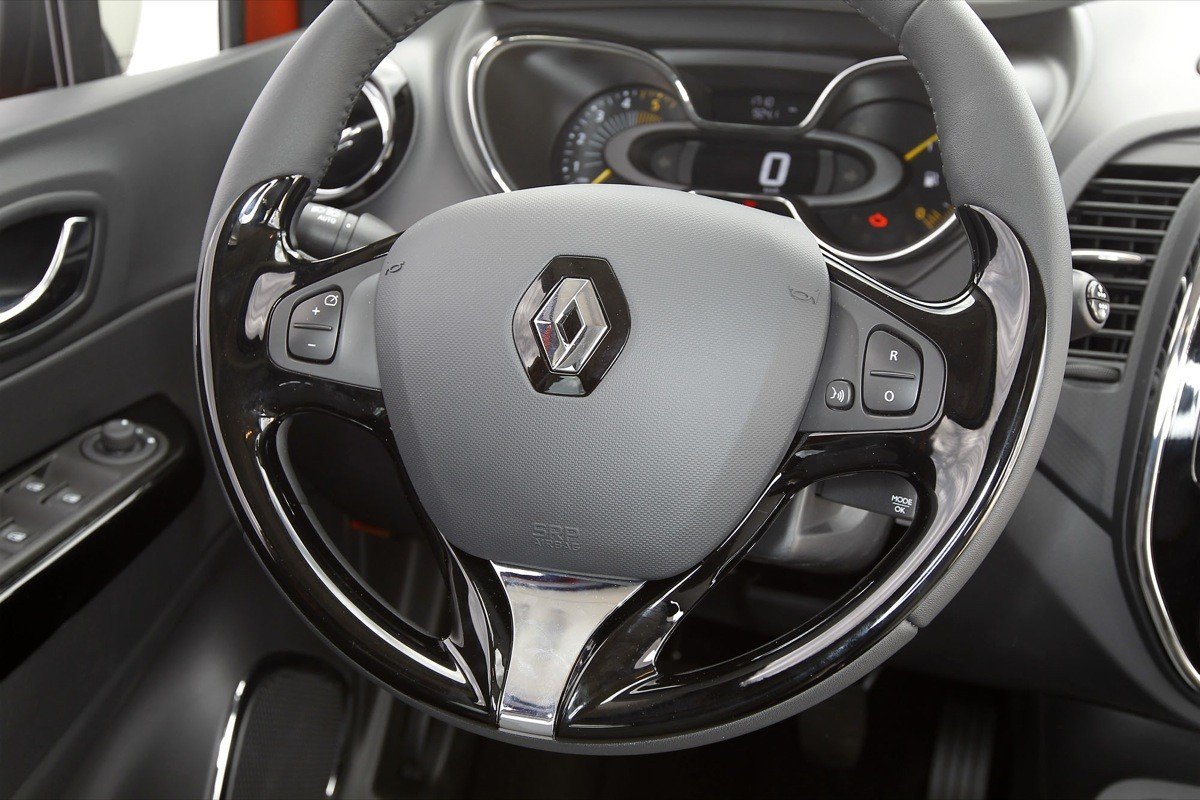 Peugeot 2008 contra Renault Captur