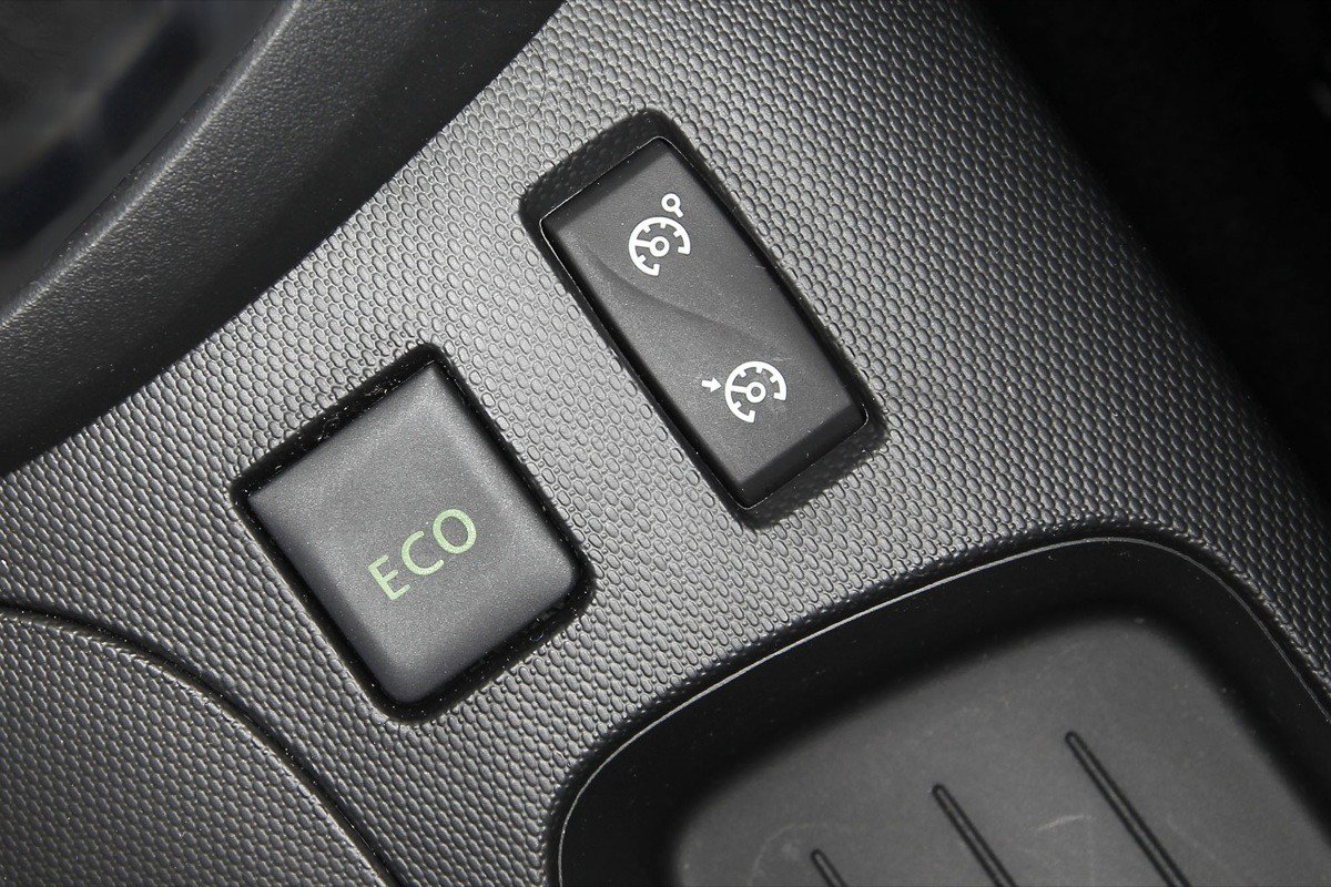 Peugeot 2008 contra Renault Captur