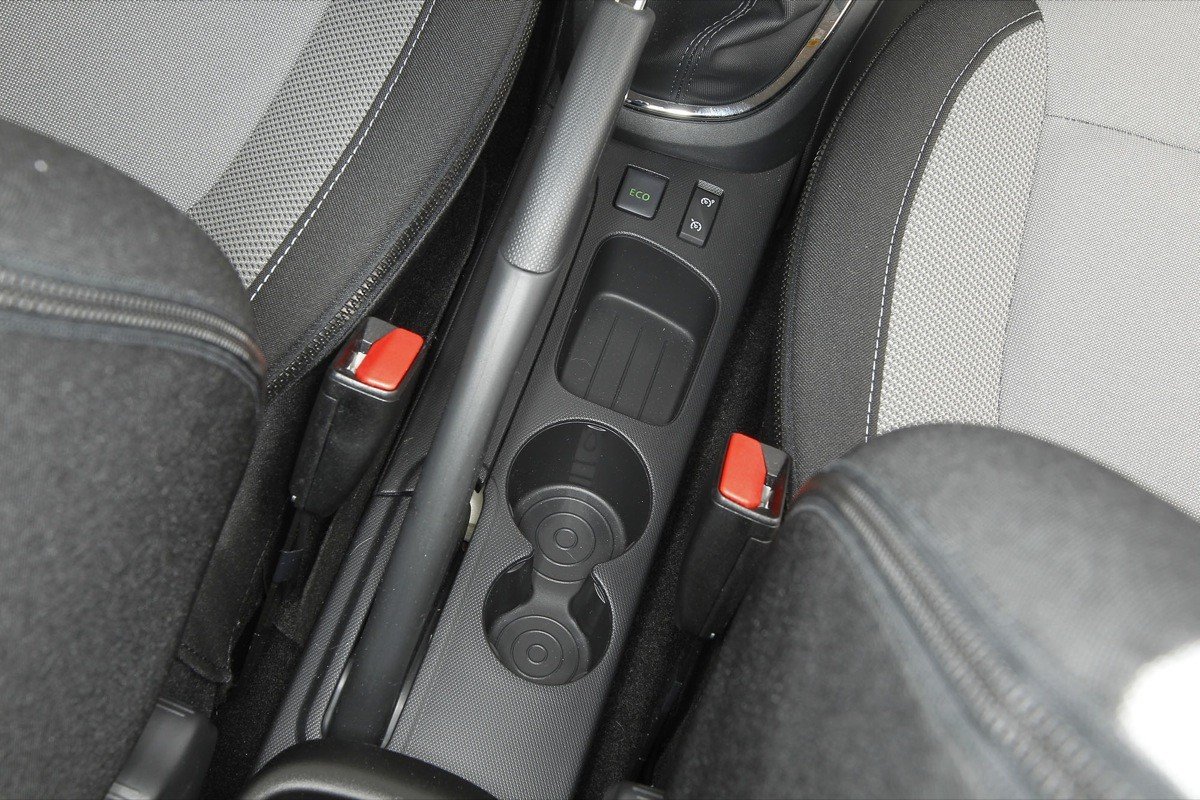 Peugeot 2008 contra Renault Captur