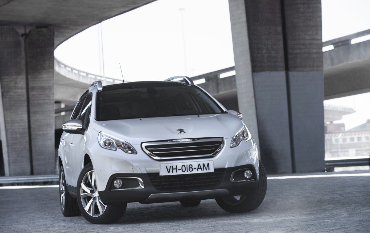 Peugeot 2008 contra Renault Captur