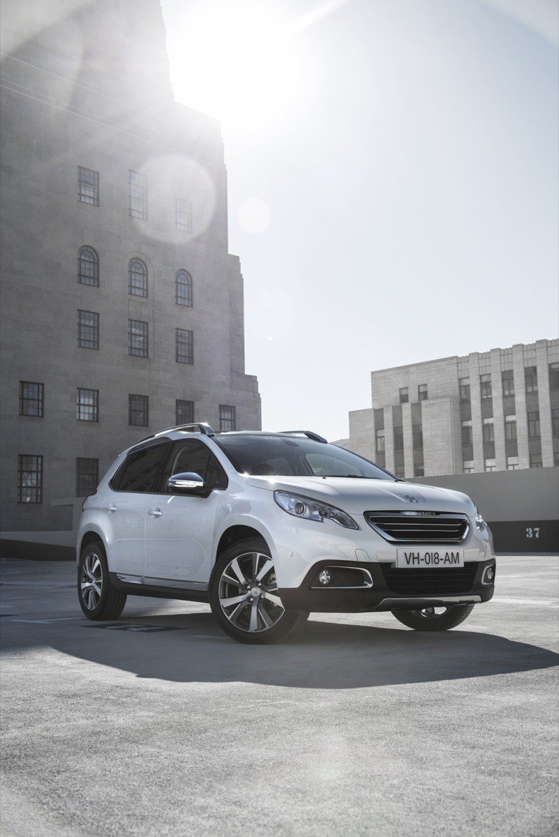 Peugeot 2008 contra Renault Captur