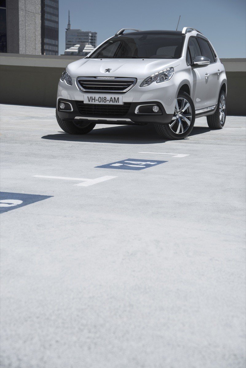 Peugeot 2008 contra Renault Captur
