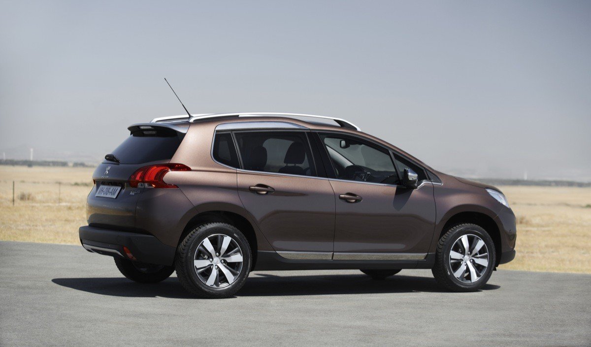 Peugeot 2008 contra Renault Captur