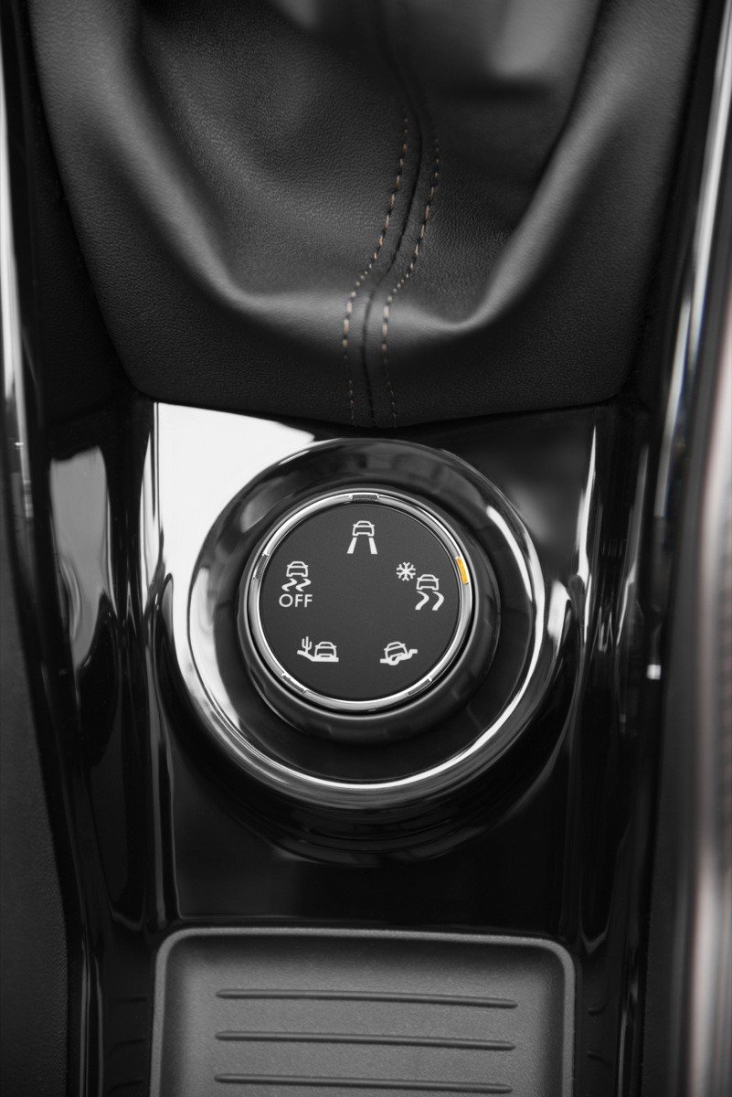 Peugeot 2008 contra Renault Captur