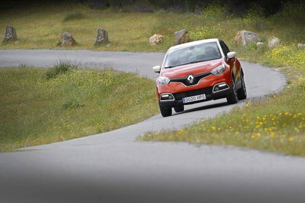 Peugeot 2008 contra Renault Captur