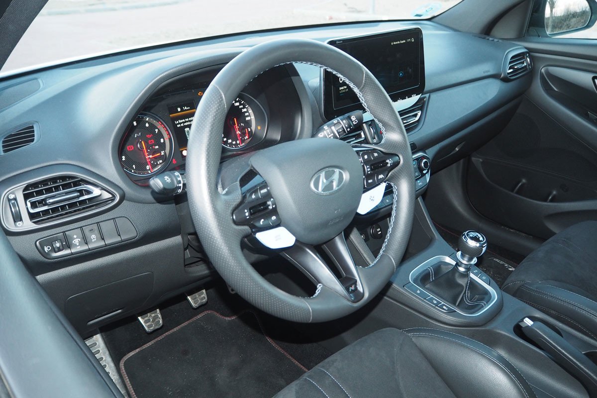 Prueba y opinión del Hyundai i30 N: precio, cómo va y rendimiento del Performance