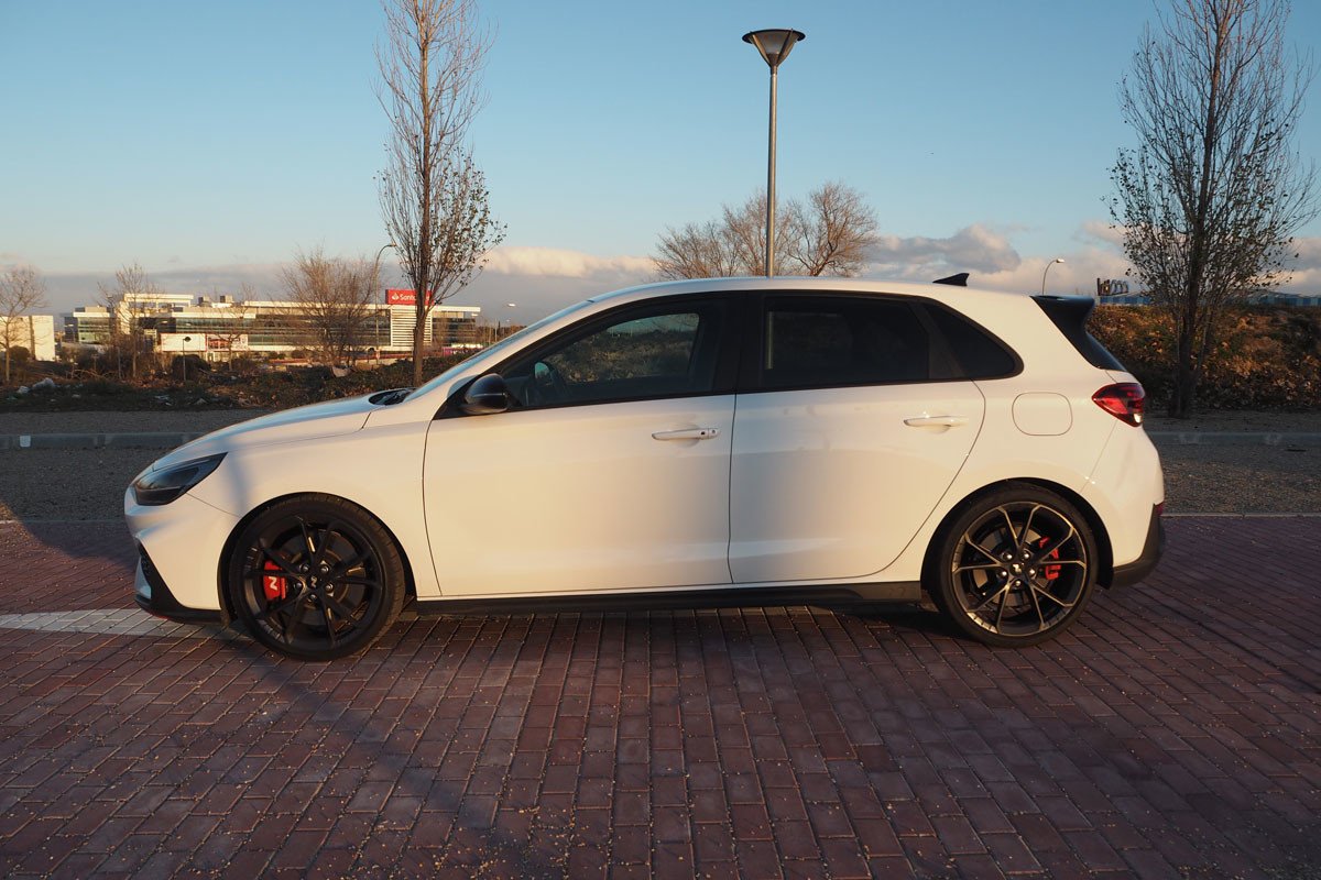 Prueba y opinión del Hyundai i30 N: precio, cómo va y rendimiento del Performance