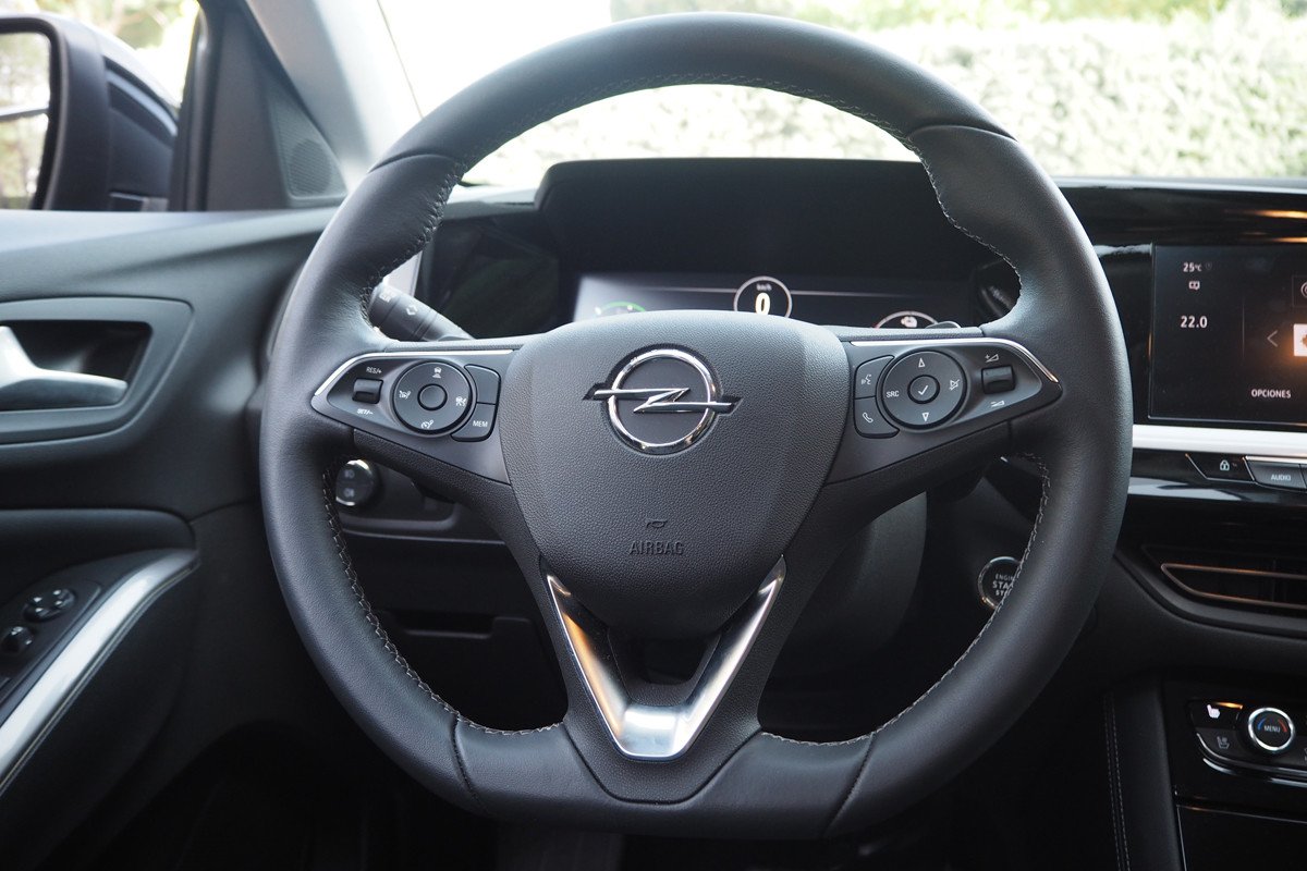 Prueba y opinión del Opel Grandland: precio, maletero y sus versiones híbridas