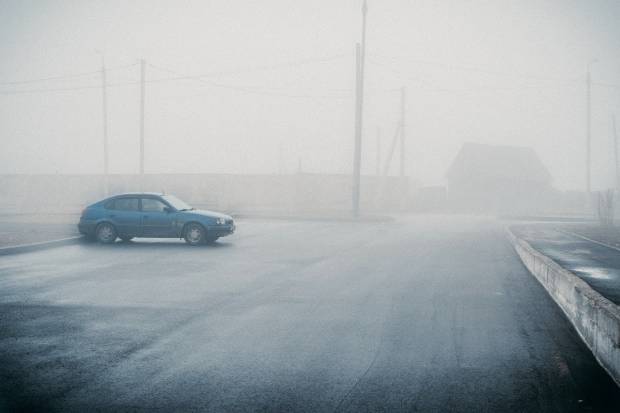 ¿Te da miedo conducir con niebla? Te damos 8 claves para que vayas seguro