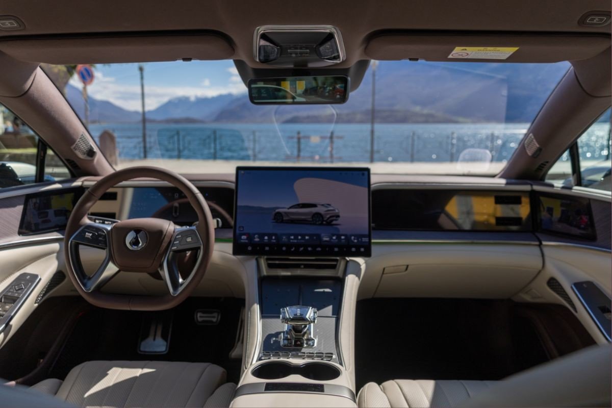 Denza Z9GT Interior