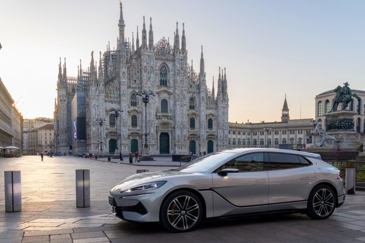 Denza Z9GT Milán