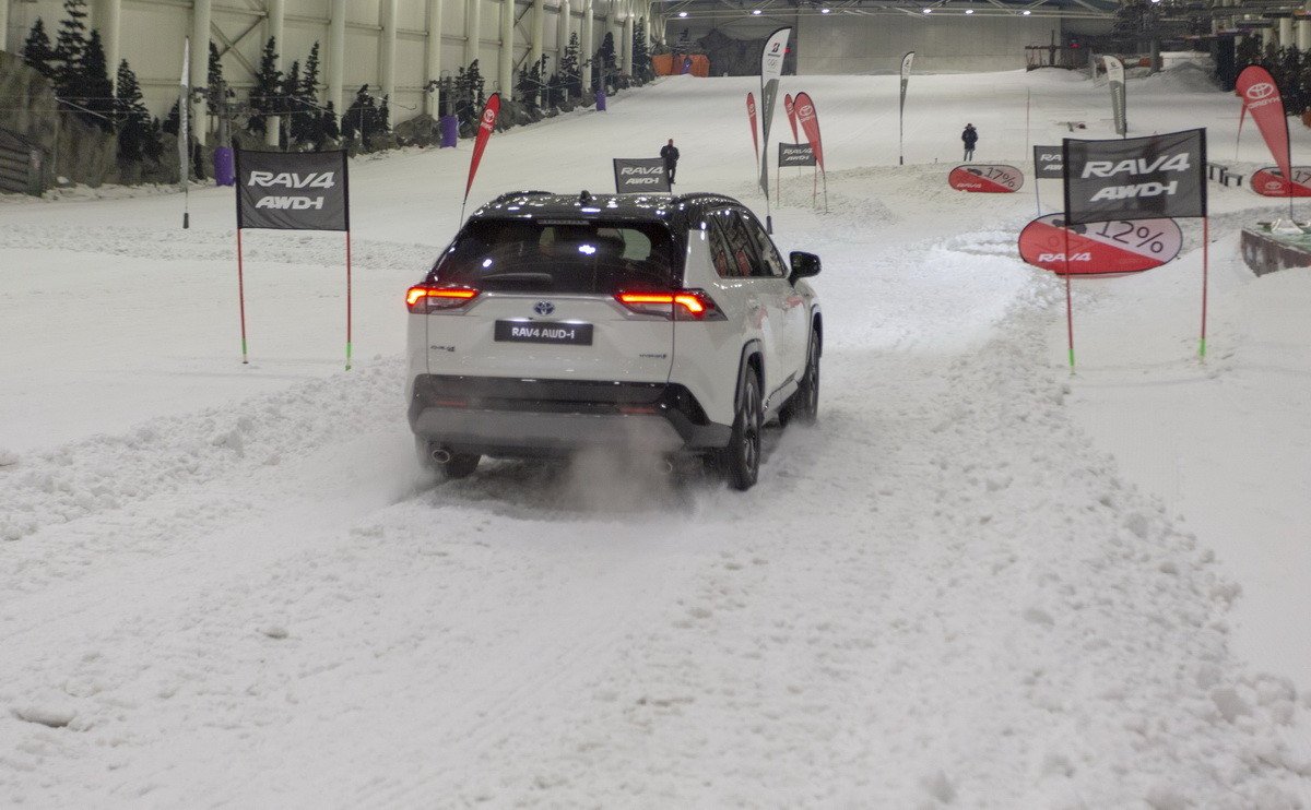 Nuevo Toyota Rav4 Hybrid AWD-I: ya disponible con tracción total