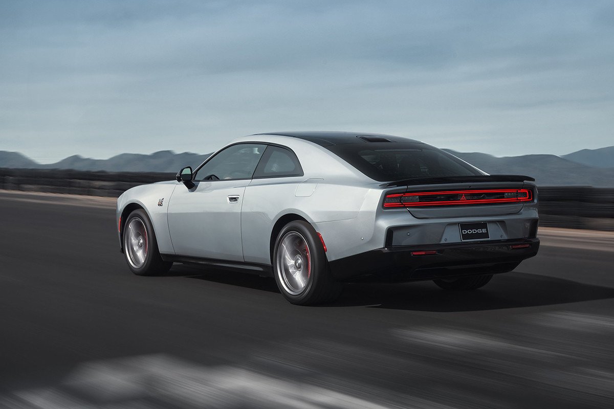 Dodge Charger Daytona 2024 eléctrico y combustión_2