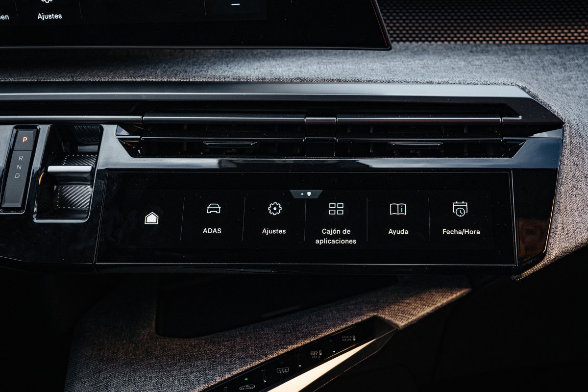 Peugeot e-3008