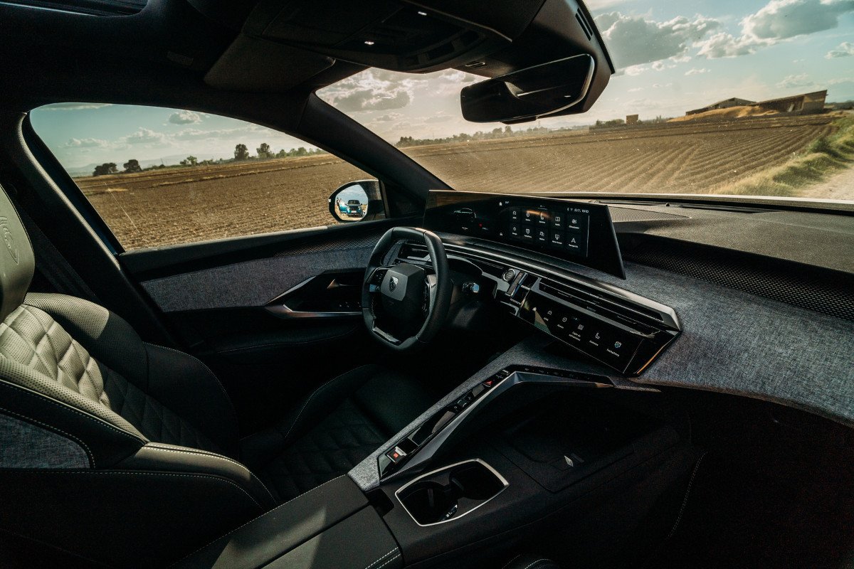 Peugeot e-3008: ¿podemos ir a la playa con este SUV eléctrico non-stop? Lo comprobamos