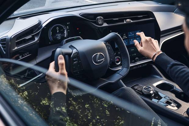 Así será el interior del nuevo y eléctrico Lexus RZ, nuevas imágenes