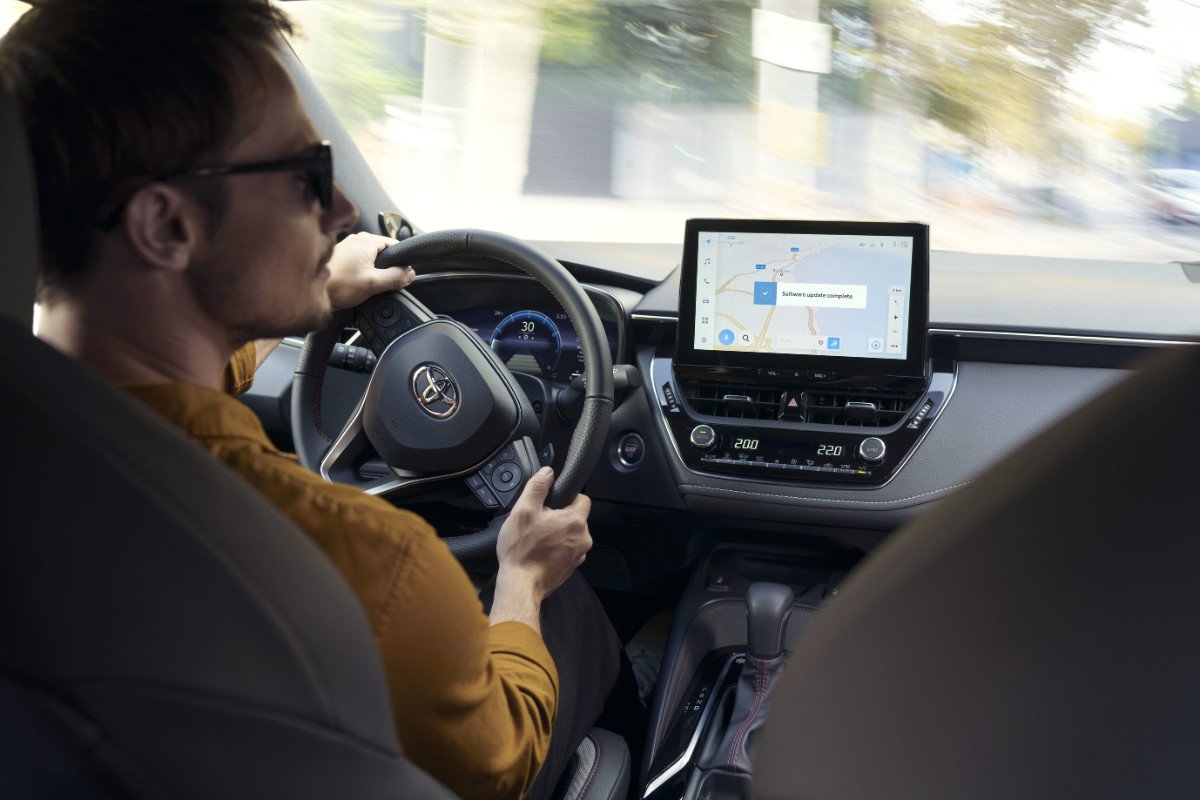Mantenimiento coches equipamiento tecnológico