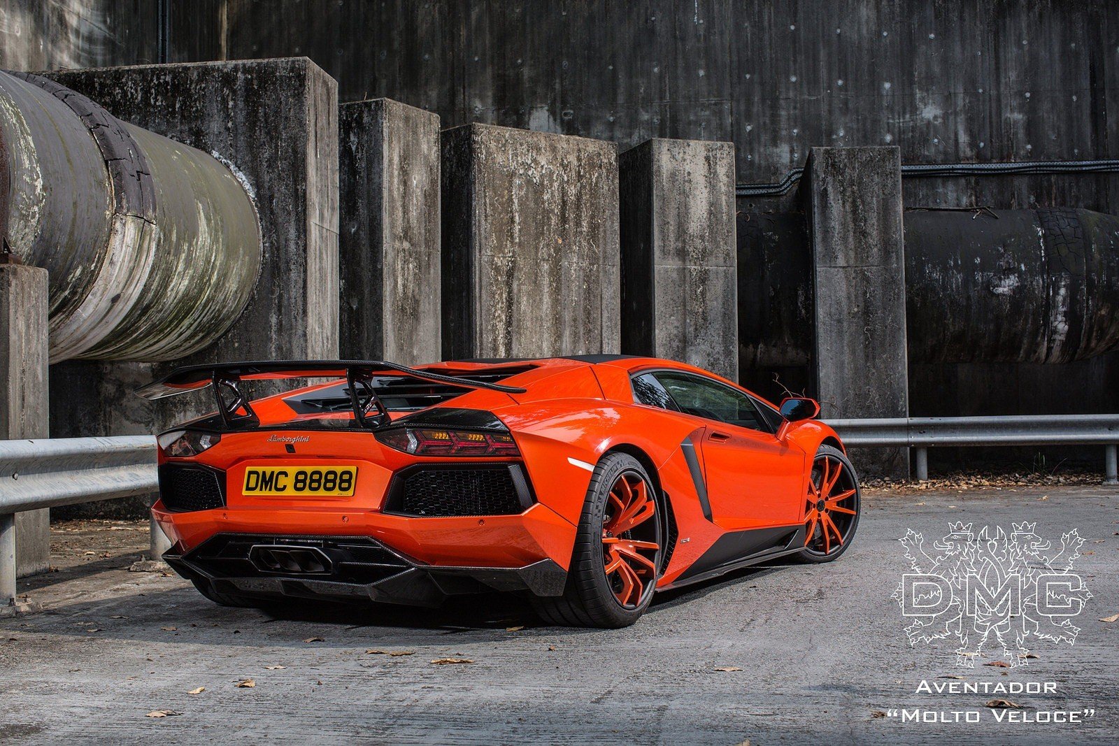 DMC la vuelve a liar preparando un Lamborghini Aventador