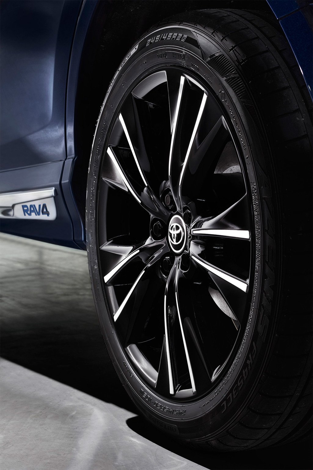 Toyota RAV4 hybrid Sapphire, más exclusivo