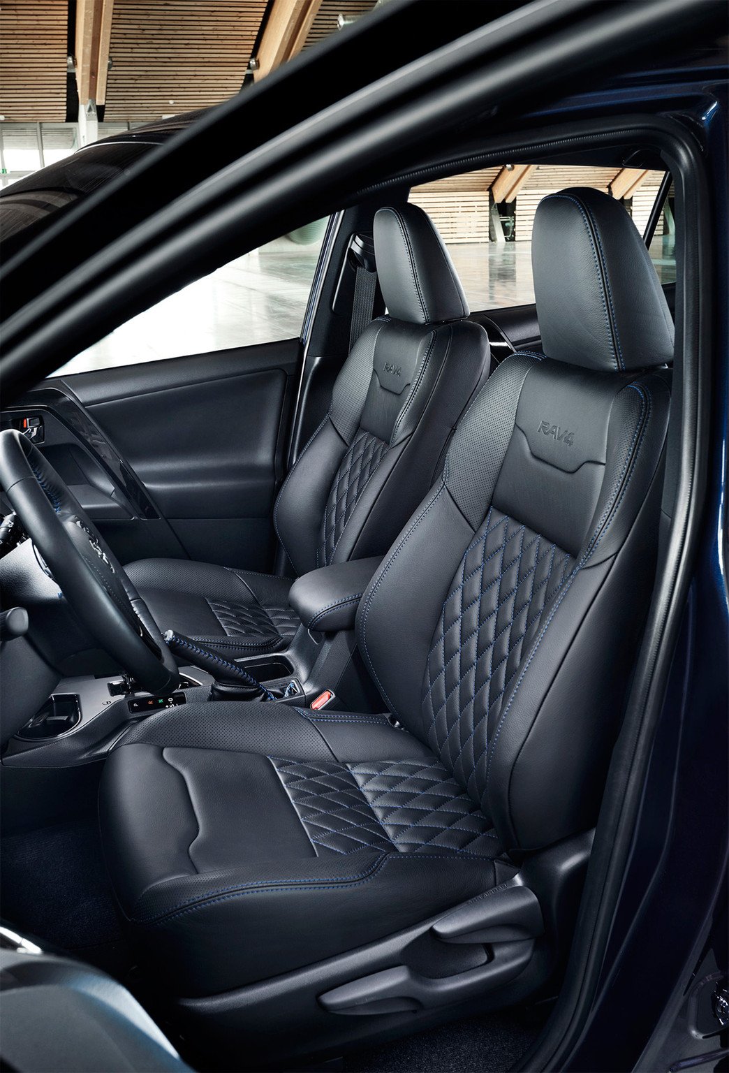 Toyota RAV4 hybrid Sapphire, más exclusivo