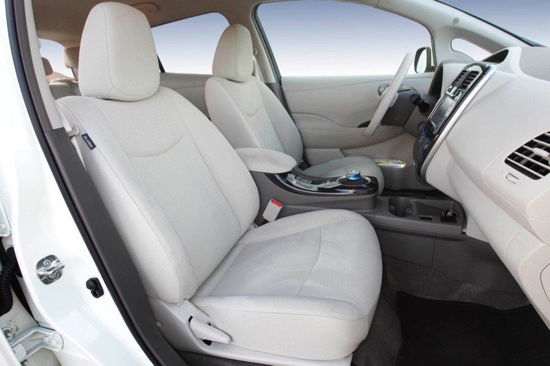 Nissan-Leaf_25