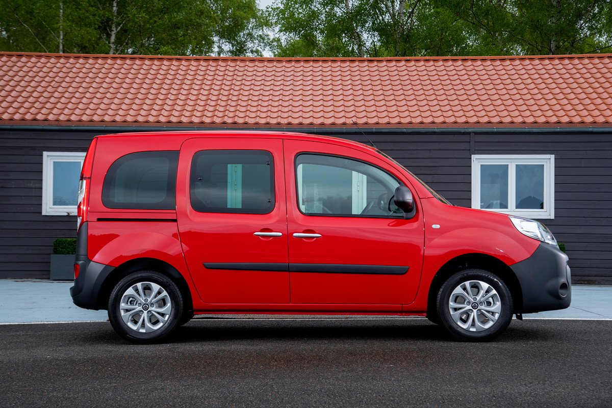 Nuevo Nissan NV250 Combi: la marca japonesa entra en un nuevo segmento