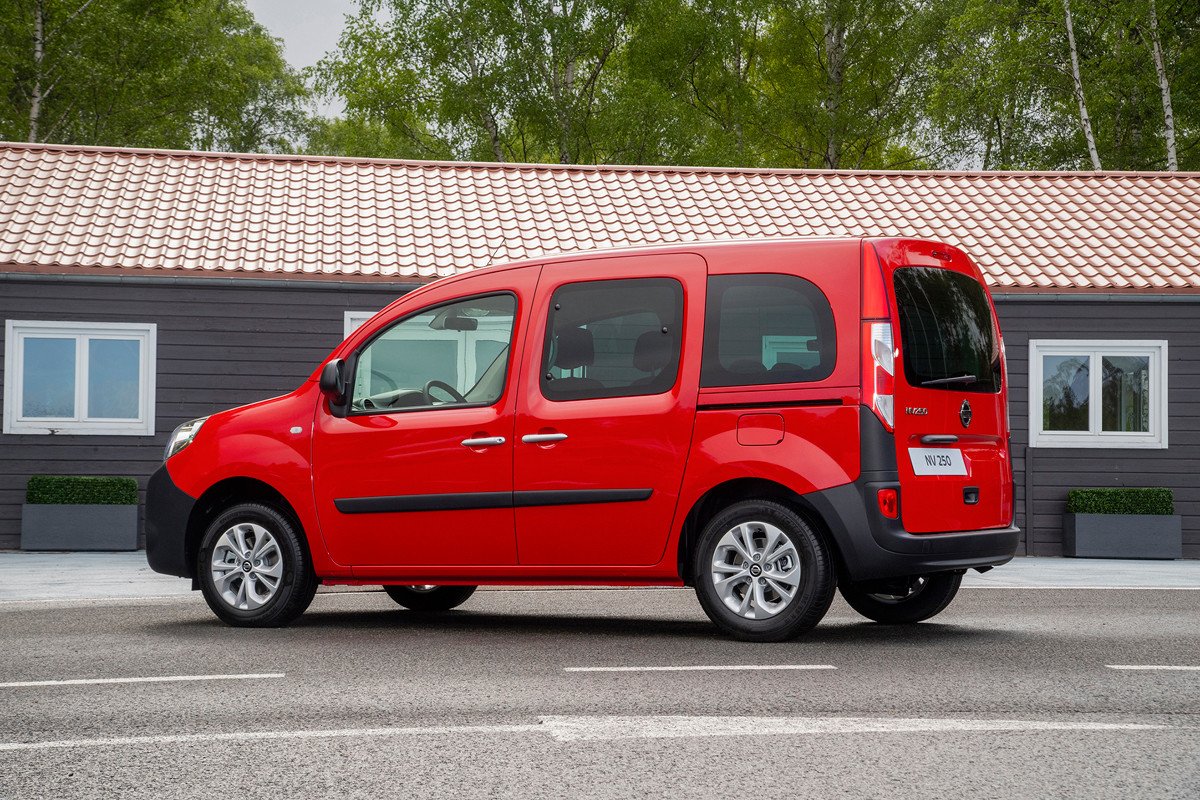 Nuevo Nissan NV250 Combi: la marca japonesa entra en un nuevo segmento