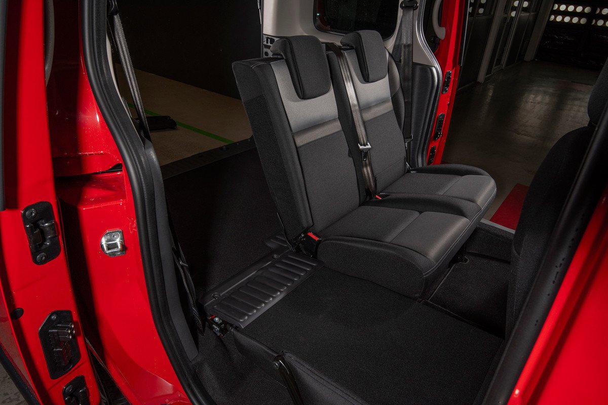 Nuevo Nissan NV250 Combi: la marca japonesa entra en un nuevo segmento