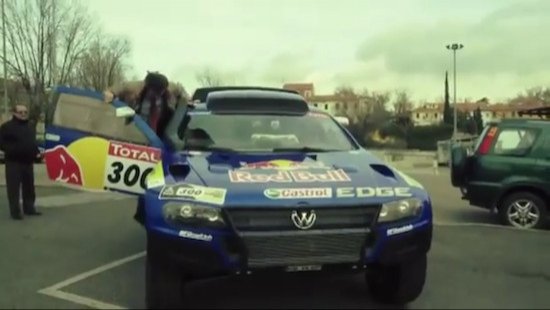 Vídeo: Red Bull Taxi, Carlos Sainz y su Volkswagen Touareg