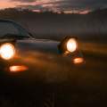 Cómo ahorrar puliendo los faros de tu coche en casa