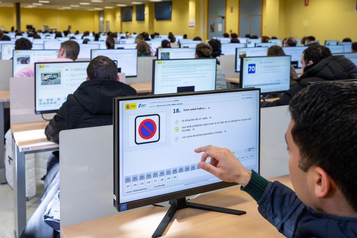 copiando en el examen teórico de conducir