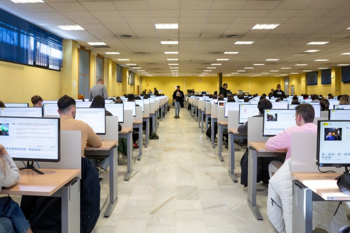copiando en el examen teórico de conducir