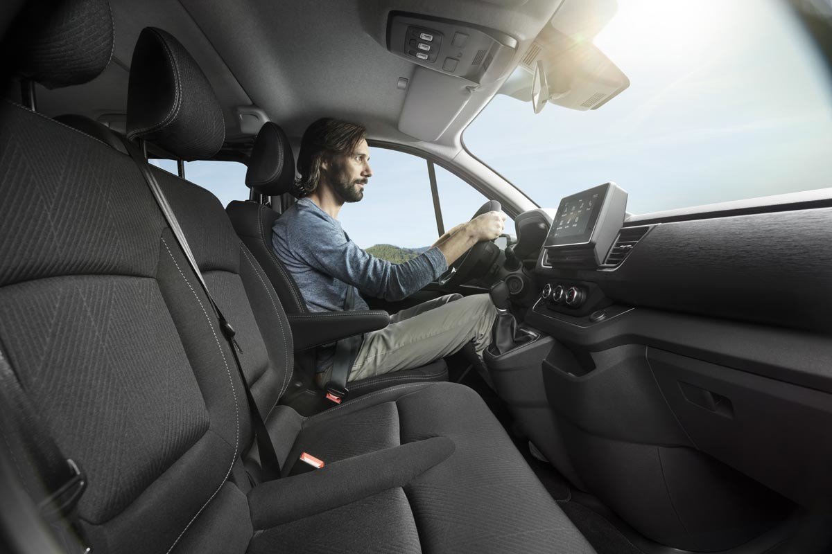 Nuevo Nissan NV300 Combi: llega en mayo con nueva imagen y motores